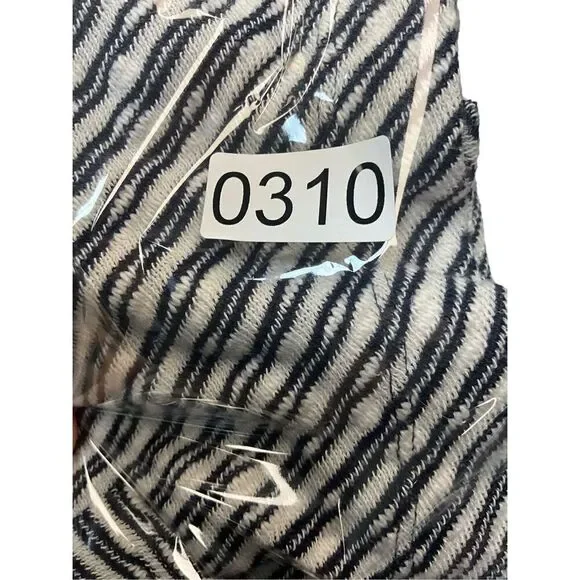 Lucy & Laurel White and Navy Lightweight Sweater - Picture 6 of 6